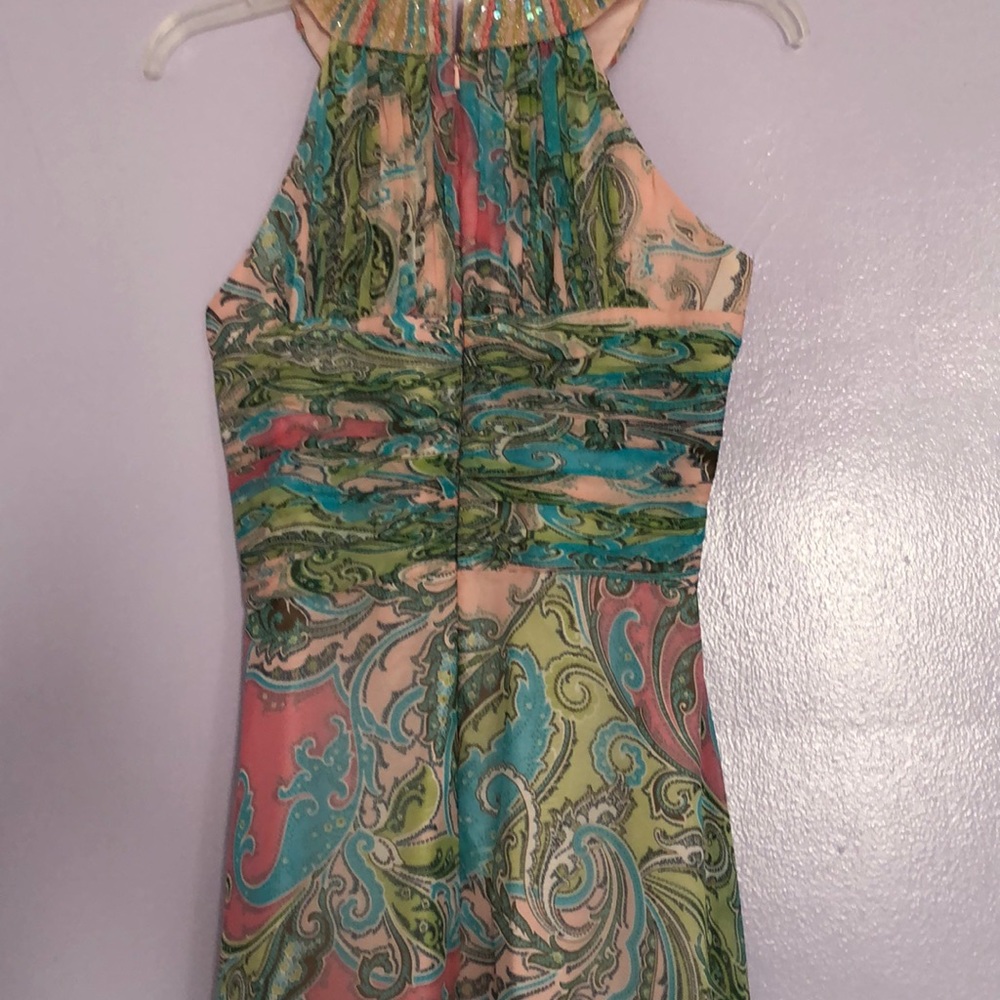 Beautiful pattern gown - Picture 4 of 4